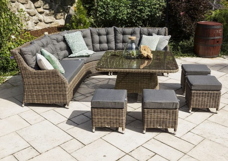 Rattanowe meble na ogrodzie