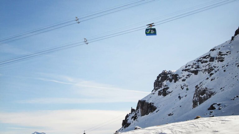 Jakie wybrać akcesoria narciarskie dla dzieci?